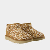 Classic Ultra Mini Plains Ankle Boots - UGG - Leather - Multicolor