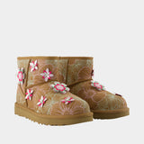 Classic Mini Meadow Ankle Boots - UGG - Leather - Brown