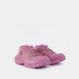 Track.3 Sneakers in Pink
