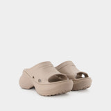 Pool Crocs Slide Rub in Beige