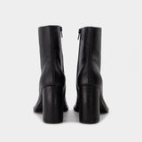 Lisa Ankle Boots in Black Leather