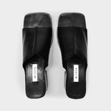 Eileen Raven Clogs in Black Leather