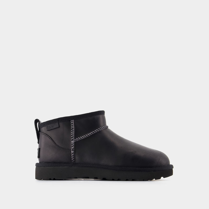 W Classic Ultra Mini Ankle Boots - UGG - Leather - Black