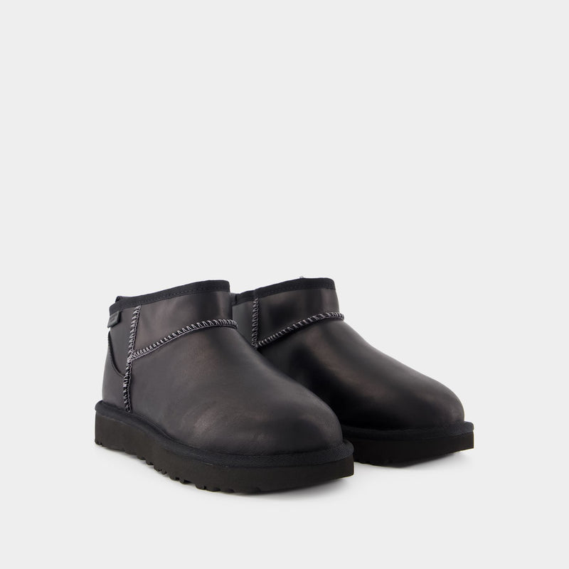 W Classic Ultra Mini Ankle Boots - UGG - Leather - Black