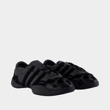 Regu 2002 Sneakers - Y-3 - Leather - Black