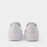 Sneakers in White Leather