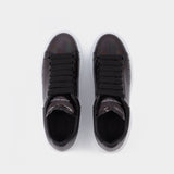 Oversize Sneakers in Black Leather