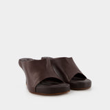 Nuvola Mules in Brown Leather