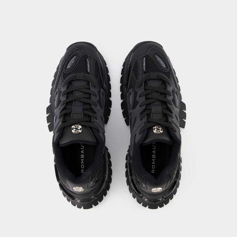 Nucleo trainers in black