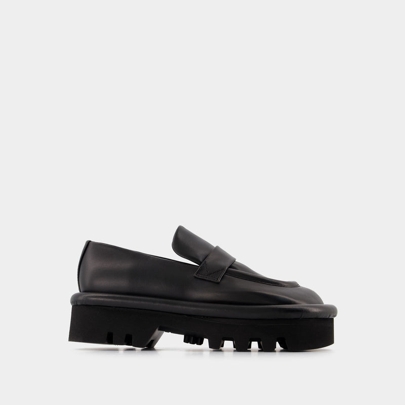 Bumper Chunky Flats in Black Leather