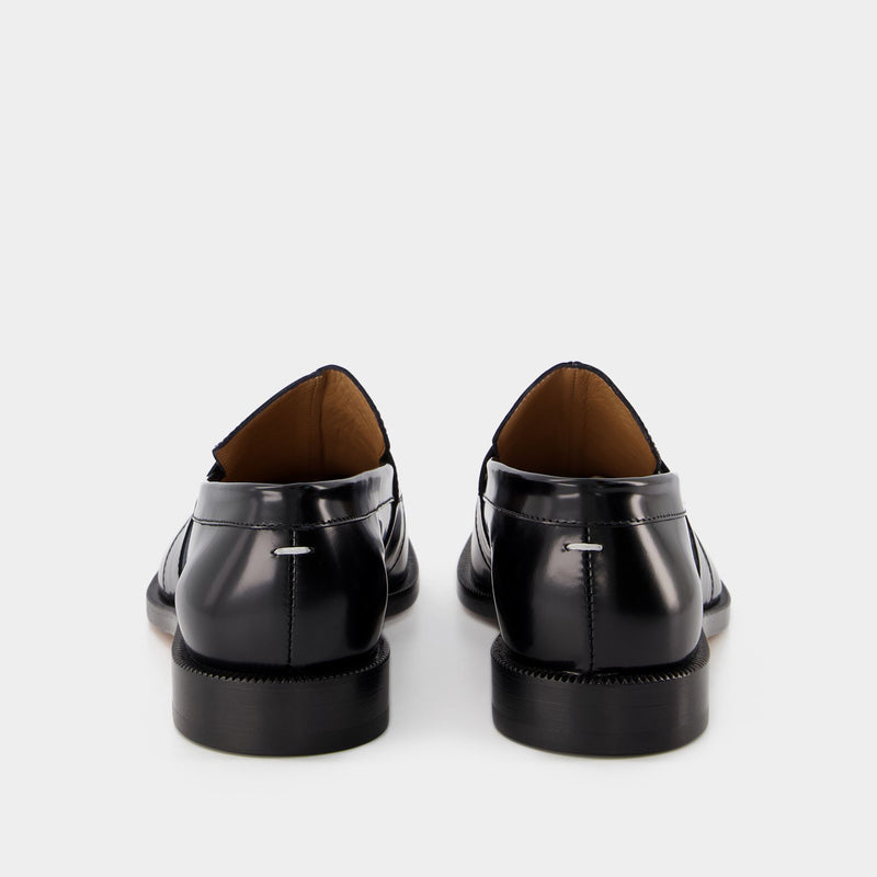 Tabi Loafers in Black Leather