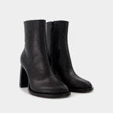 Lisa Ankle Boots in Black Leather