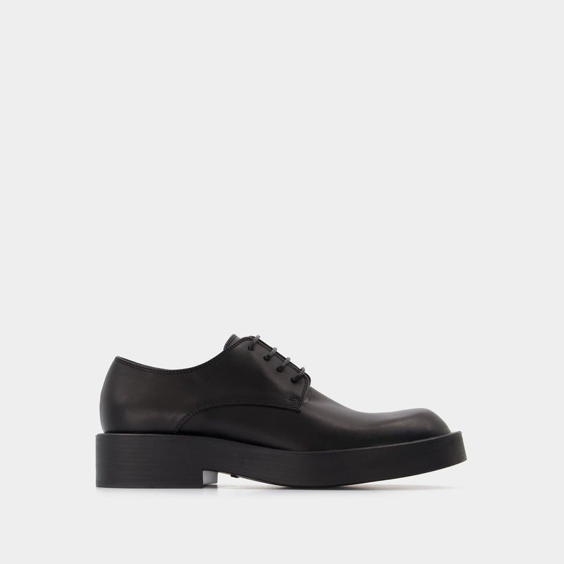 Constant Lace-ups in Black Leather