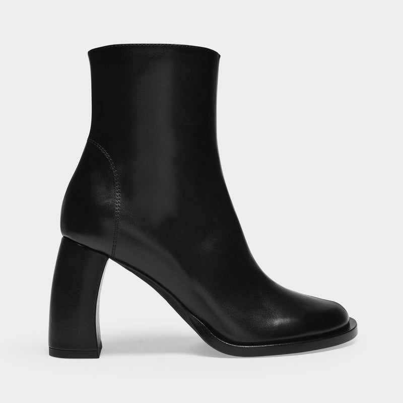 Lisa Ankle Boots in Black Leather