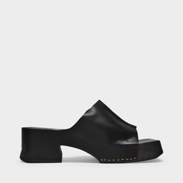 Eileen Raven Clogs in Black Leather