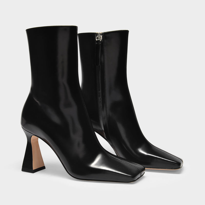 Isa Ankle Boots in Black Leather