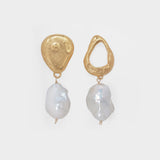 The Infernal Storm Earrings in Gold Plated Bronze and Freshawater Pearl